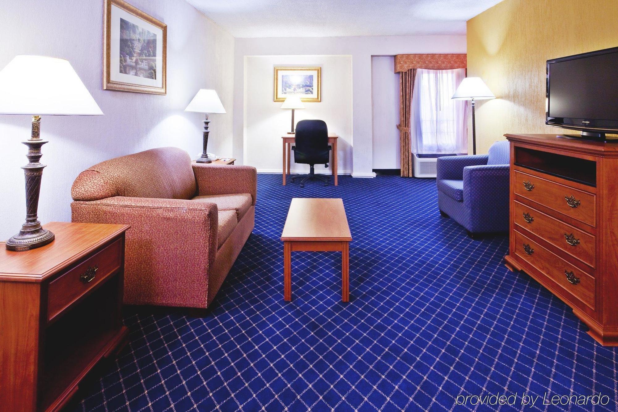 Holiday Inn Express & Suites Nashville-I-40 & I-24 Quarto foto